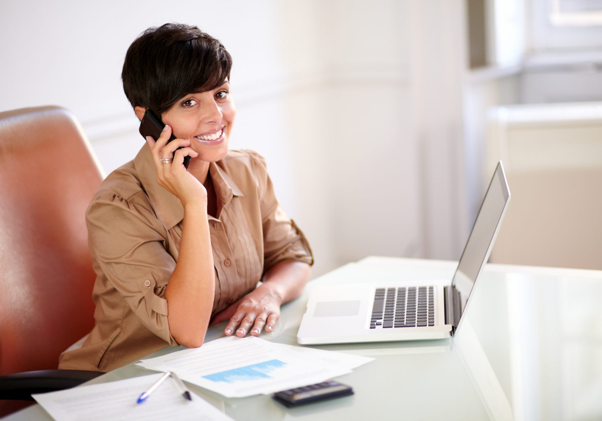 Entrepreneur lady speaking on her cellphone